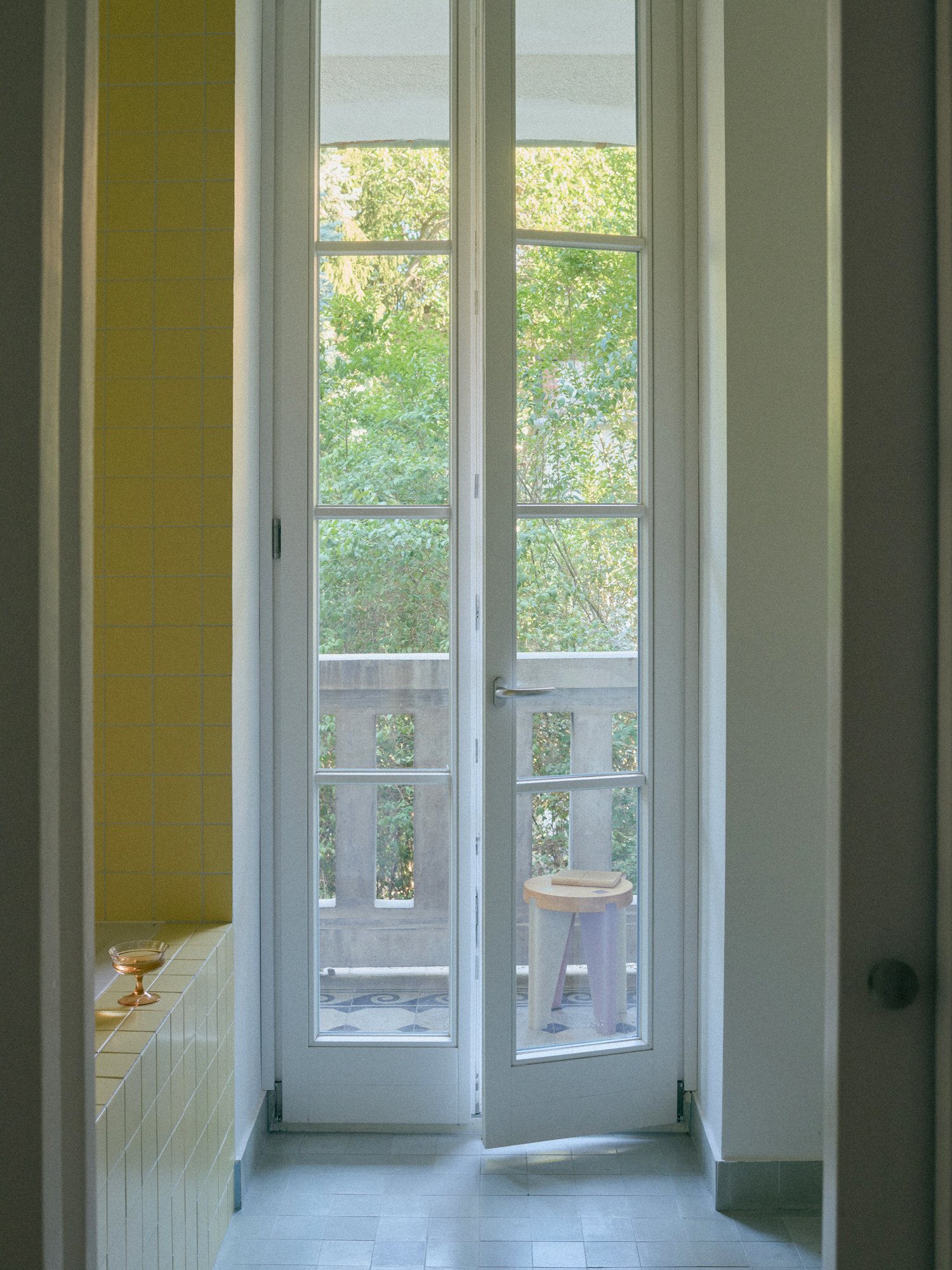 B6 apartment: tall glazed doors to the balcony