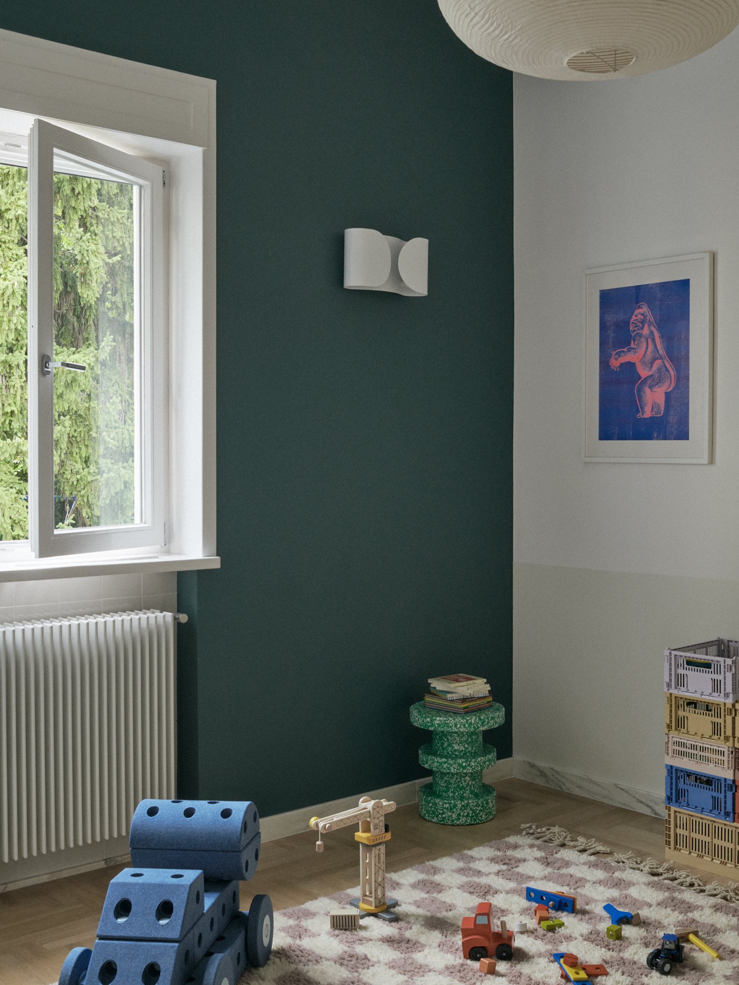 E6 apartment: children’s room with a dark green wall